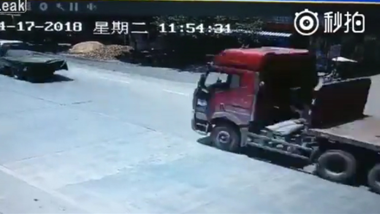 Πώς βγήκε ζωντανός από τέτοια πρόσκρουση!